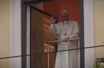 Okno papieskie – warto przed nim być