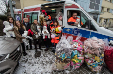 Prawie 2300 pluszaków i zabawek dla małych pacjentów