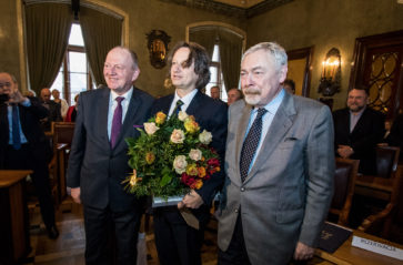 Ryszard Koziołek odebrał Nagrodę im. Kazimierza Wyki