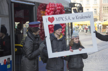 Zakochany autobus MPK stanął na Rynku Głównym