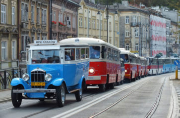 Zabytkowe autobusy przejechały przez Kraków