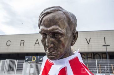 Odsłonięto pomnik legendy Cracovii i polskiego futbolu