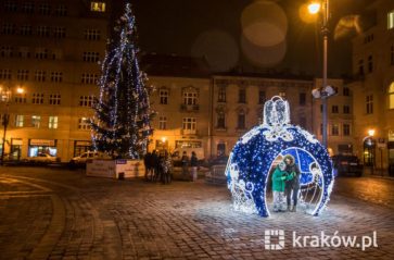 Mieszkańcy Krakowa odebrali Betlejemskie Światełko Pokoju