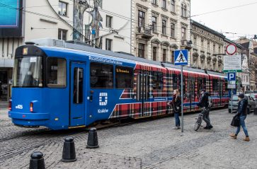 Tartanowy tramwaj już na ulicach Krakowa