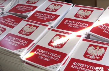 Konstytucja RP w drodze do krakowskich szkół