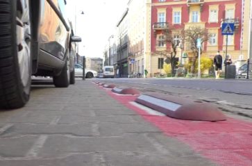 Separatory ułatwią prawidłowe parkowanie na ul. Długiej