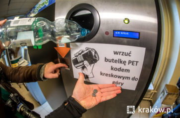 W Krakowie stanął automat do recyklingu plastikowych butelek