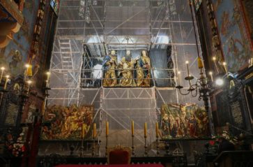Konserwacja ołtarza Wita Stwosza w kościele Mariackim