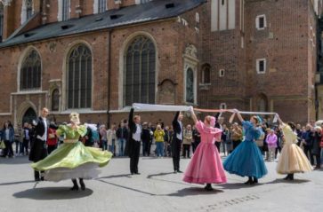 Cracovia Danza tańczy Moniuszkę