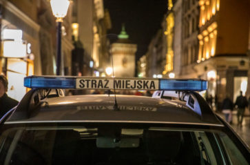 Nocne patrole na ulicach Krakowa