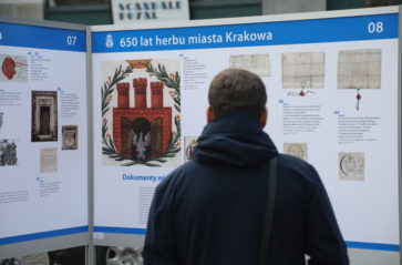 „650 lat herbu miasta Krakowa” – wystawa plenerowa