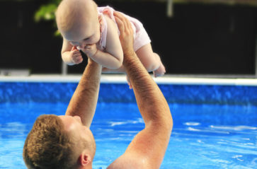 Lekcje pływania dla rodziców z dziećmi