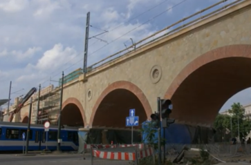 Bez przejazdu pod mostem kolejowym nad ul. Grzegórzecką