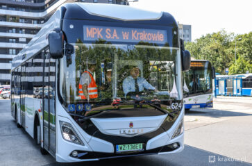 Elektryczny ikarus na testach w Krakowie