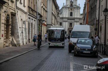 Miniautobus elektryczny King Long na testach w Krakowie