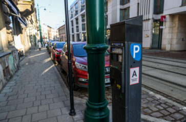 Nowe stawki za parkowanie, zniżki dla mieszkańców i płatność z aplikacją mKraków