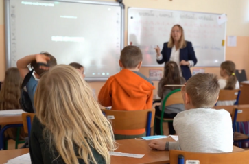 Finaliści Młodzieżowego Słowa Roku 2025. Głosujcie do 30 listopada